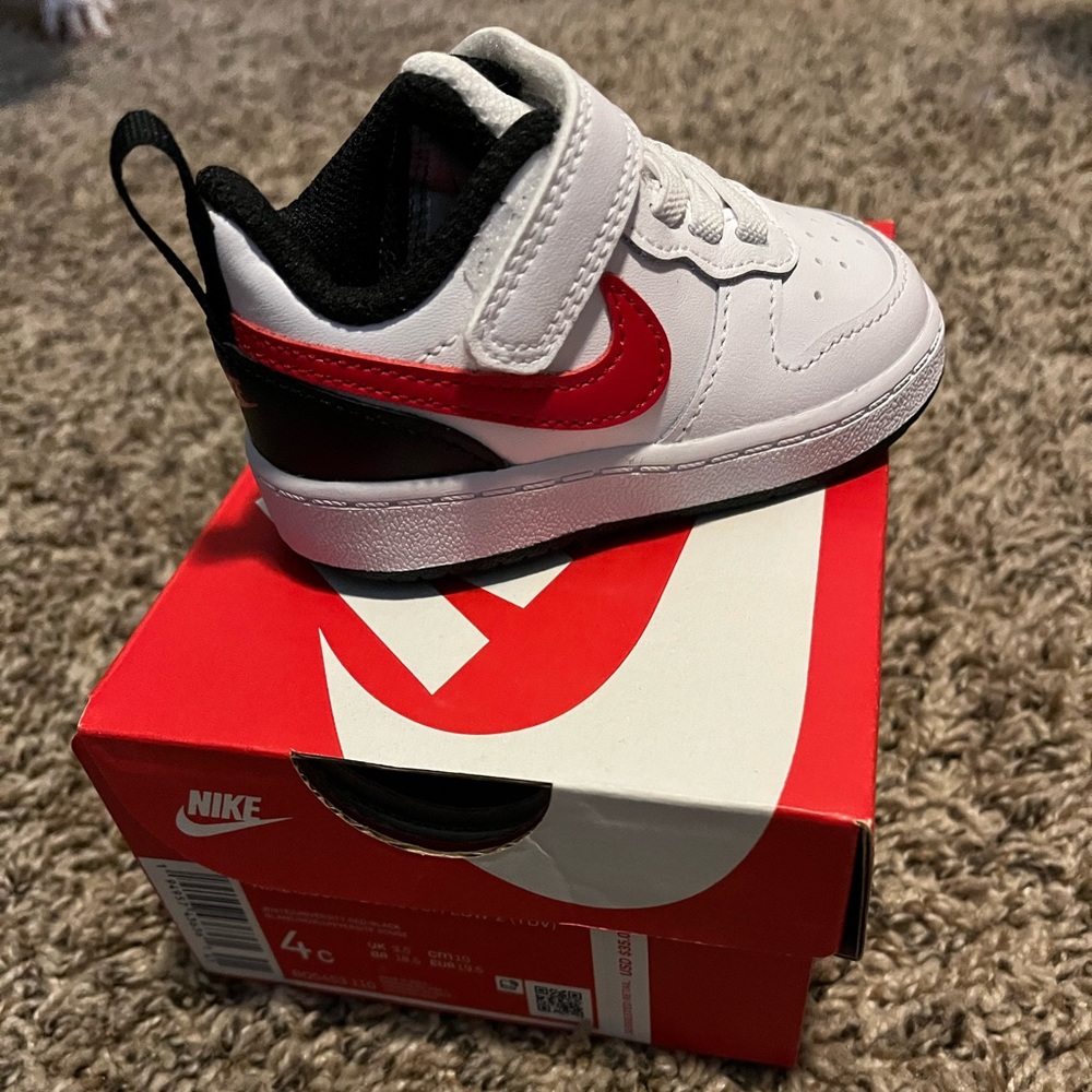 Infant Nike court borough low 2